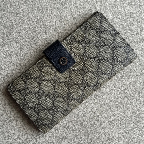Gucci Handbags - Gucci GG monogram wallet